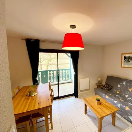 Beautiful For 4 People In With Pool 아파트 아로